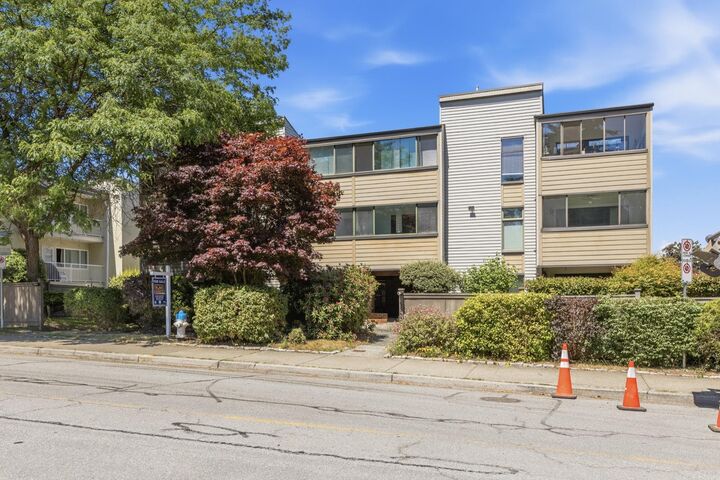 Property Photo:  5553 16 Avenue 202  BC V4M 2H7 