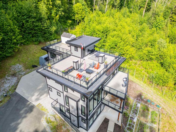Property Photo: 33449 Richards Avenue BC V2V 7E4