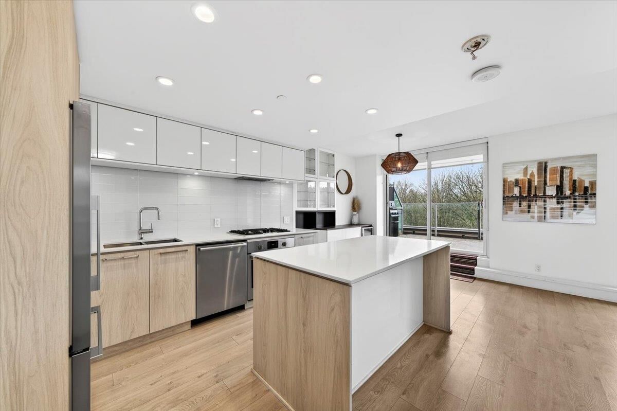 Property Photo: 680 Seylynn Crescent 610 BC V7J 0B5