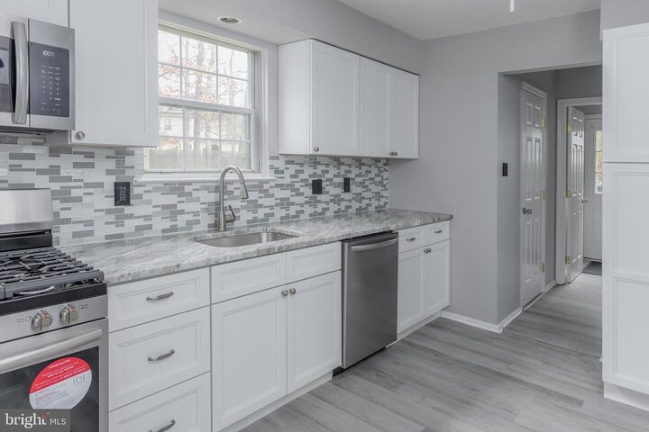 Property Photo:  13 Brearly Drive  NJ 08081 