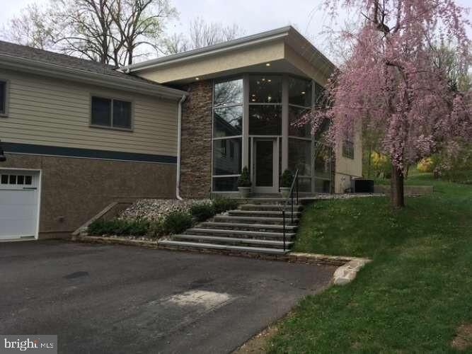 Property Photo:  215 Oakwood Lane  PA 19460 