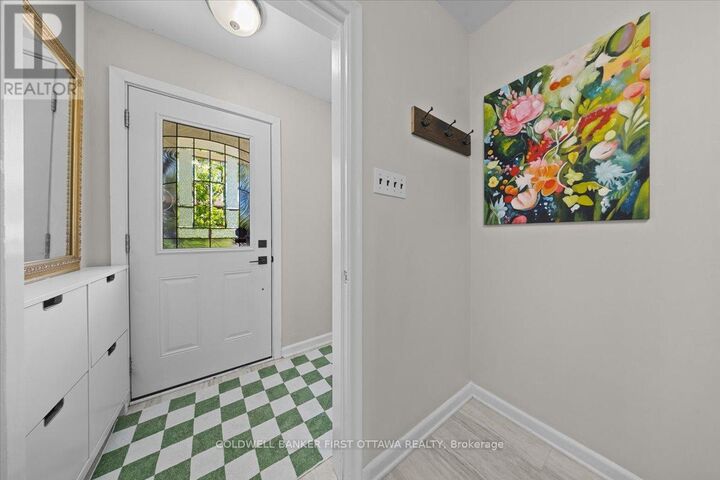Property Photo:  998 Mossdale Street  ON K2B 5S7 