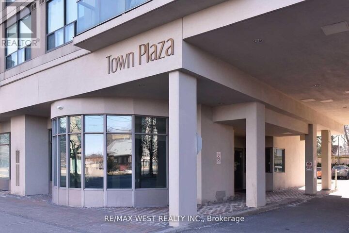Property Photo: 935 Sheppard Avenue West Ph810 ON M3H 2T7