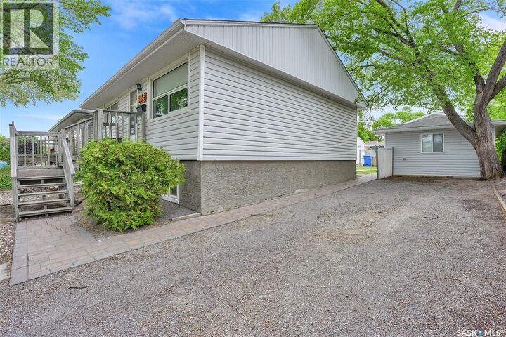 Property Photo:  605 College Avenue E  SK S4N 0W3 