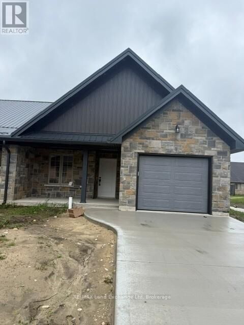 Property Photo:  730 Princess Street 9  ON N0G 2L3 