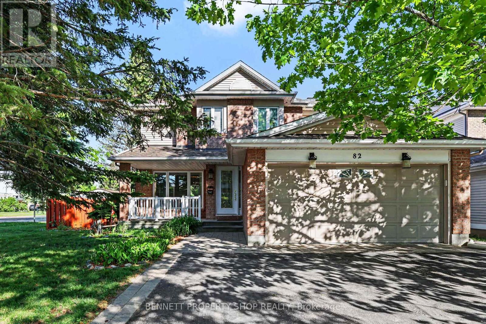 Property Photo: 82 Emerald Meadows Drive ON K2M 2L6