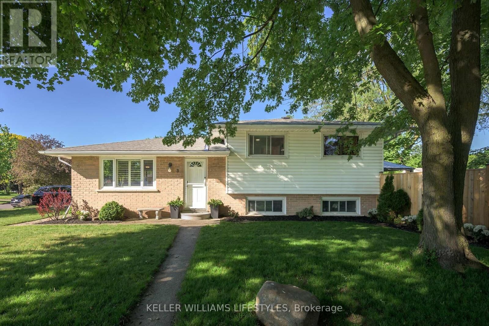 Property Photo:  3 Baffin Place  ON N5V 1E8 