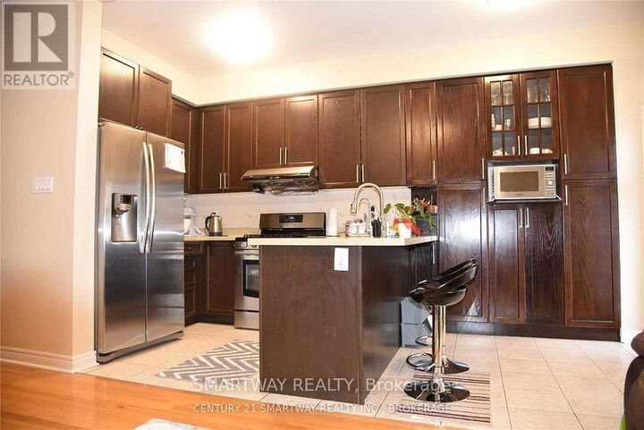 Property Photo:  495 Meadowridge Court  ON L5W 0E8 