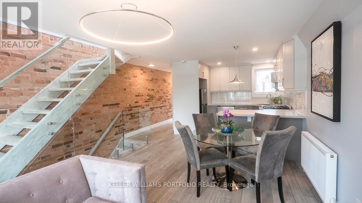 Property Photo:  207 Beatrice Street 2nd Fl  ON M6G 3E9 