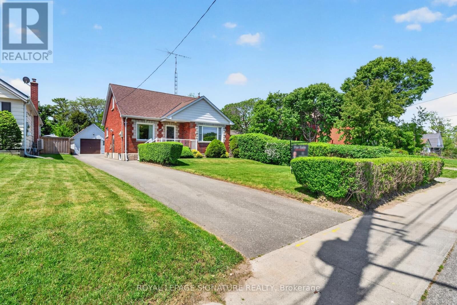Property Photo:  820 Simcoe Street North  ON L1G 4V8 