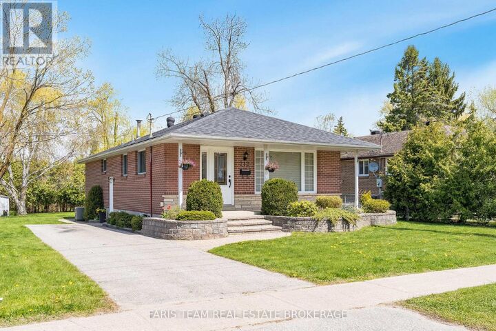Property Photo:  212 Grove Street East  ON L4M 2P9 