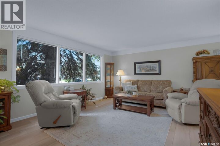 Property Photo:  814 Arlington Avenue  SK S7H 2X4 