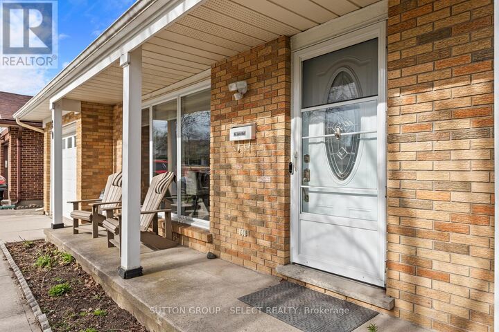 Property Photo:  20 Lochern Road  ON N5Z 4L6 