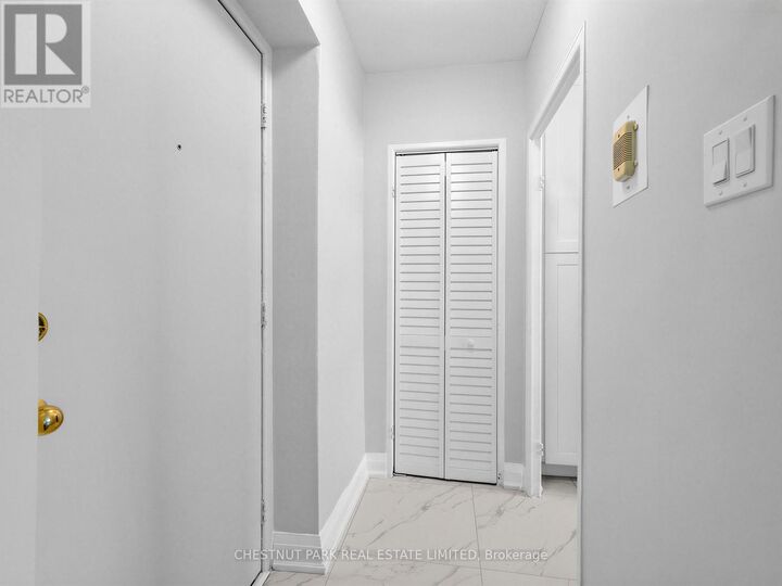 Property Photo: 2 Ridelle Avenue 404 ON M6B 1H4