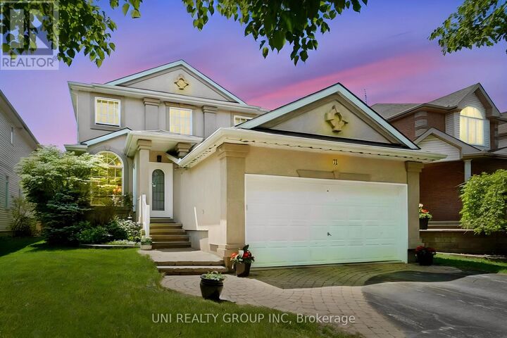 Property Photo:  11 Langford Crescent  ON K2K 2N4 