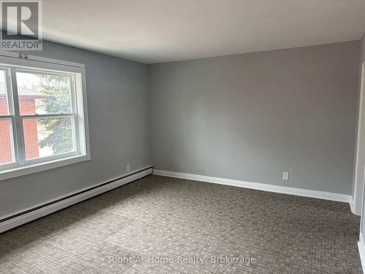 Property Photo:  119 Rossland Road East Apt. 4  ON L1G 2W5 
