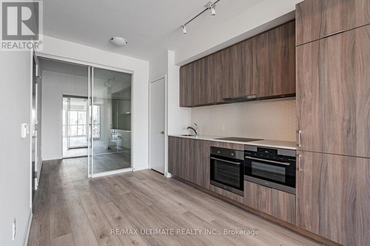 Property Photo:  158 Front Street East 1211  ON M5A 0K9 
