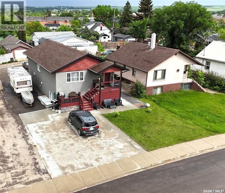Property Photo:  351 4th Avenue NW  SK S9H 0V1 