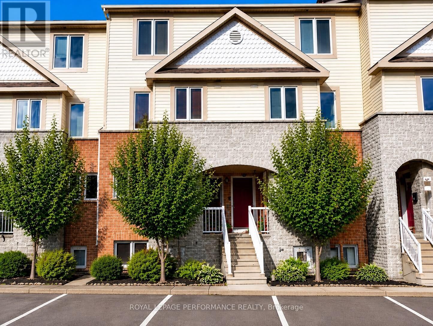 Property Photo:  59 Strathaven Private 33  ON K1J 1K7 