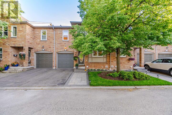 Property Photo:  5865 Dalebrook Crescent 10B  ON L5M 5X1 