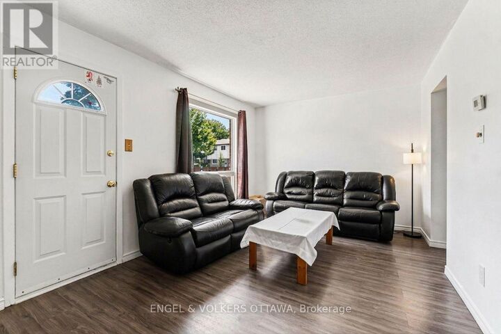 Property Photo:  4557 Dora Crescent  ON K1J 8S5 