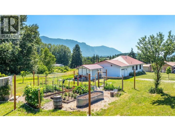 Property Photo:  216 27th Avenue  BC V0B 1G0 