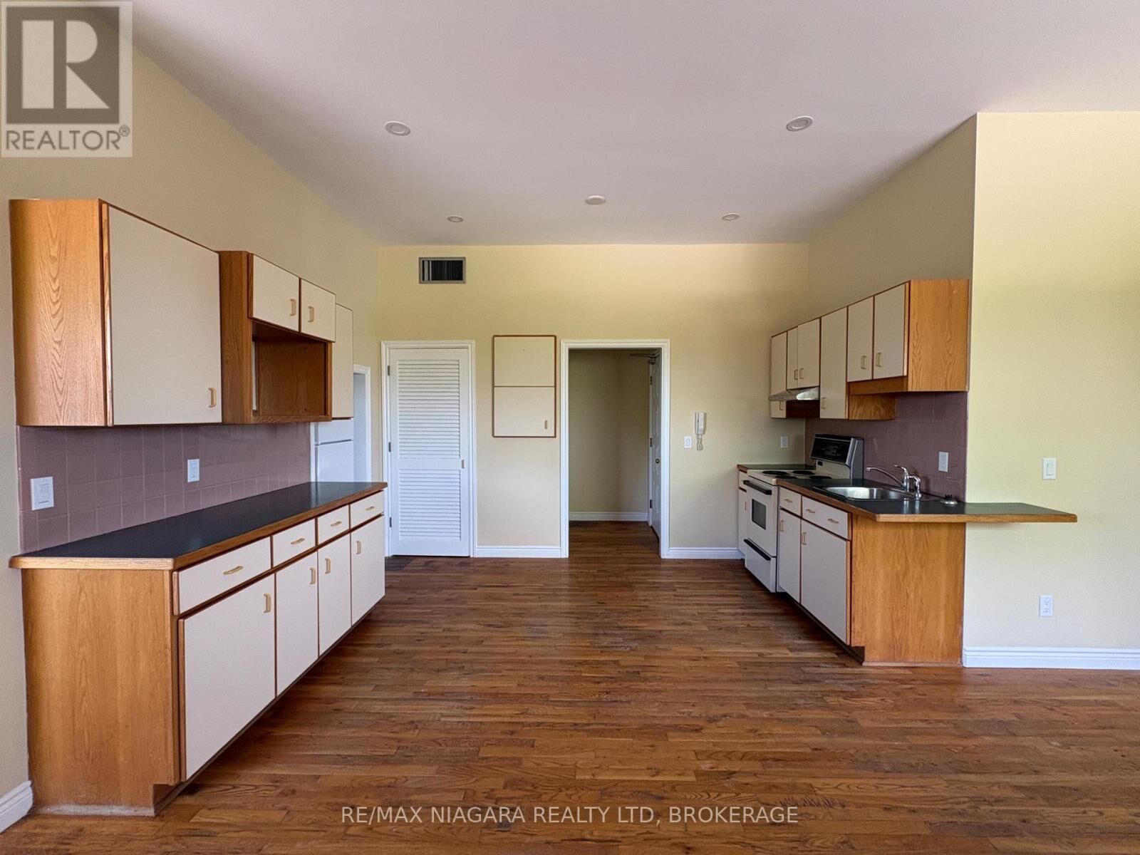 Property Photo:  350 Walden Boulevard F  ON L2A 1R9 