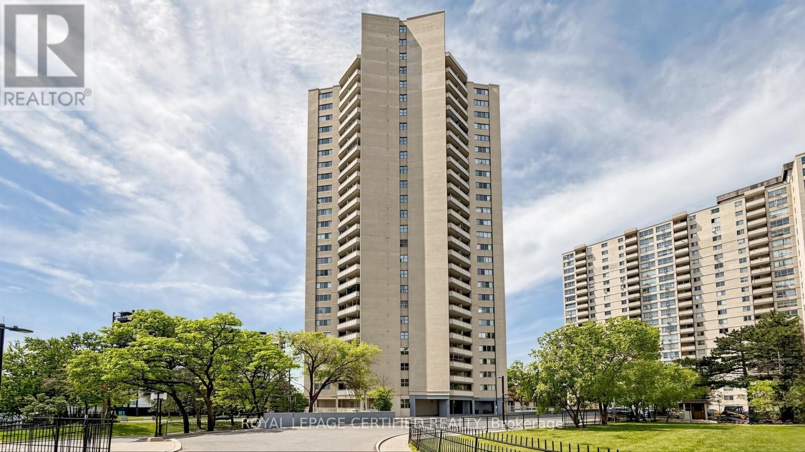 Property Photo:  330 Dixon Road 1903  ON M9R 1S9 