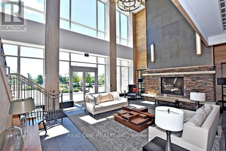 Property Photo:  15 Stollery Pond Crescent 612  ON L6C 0Y4 