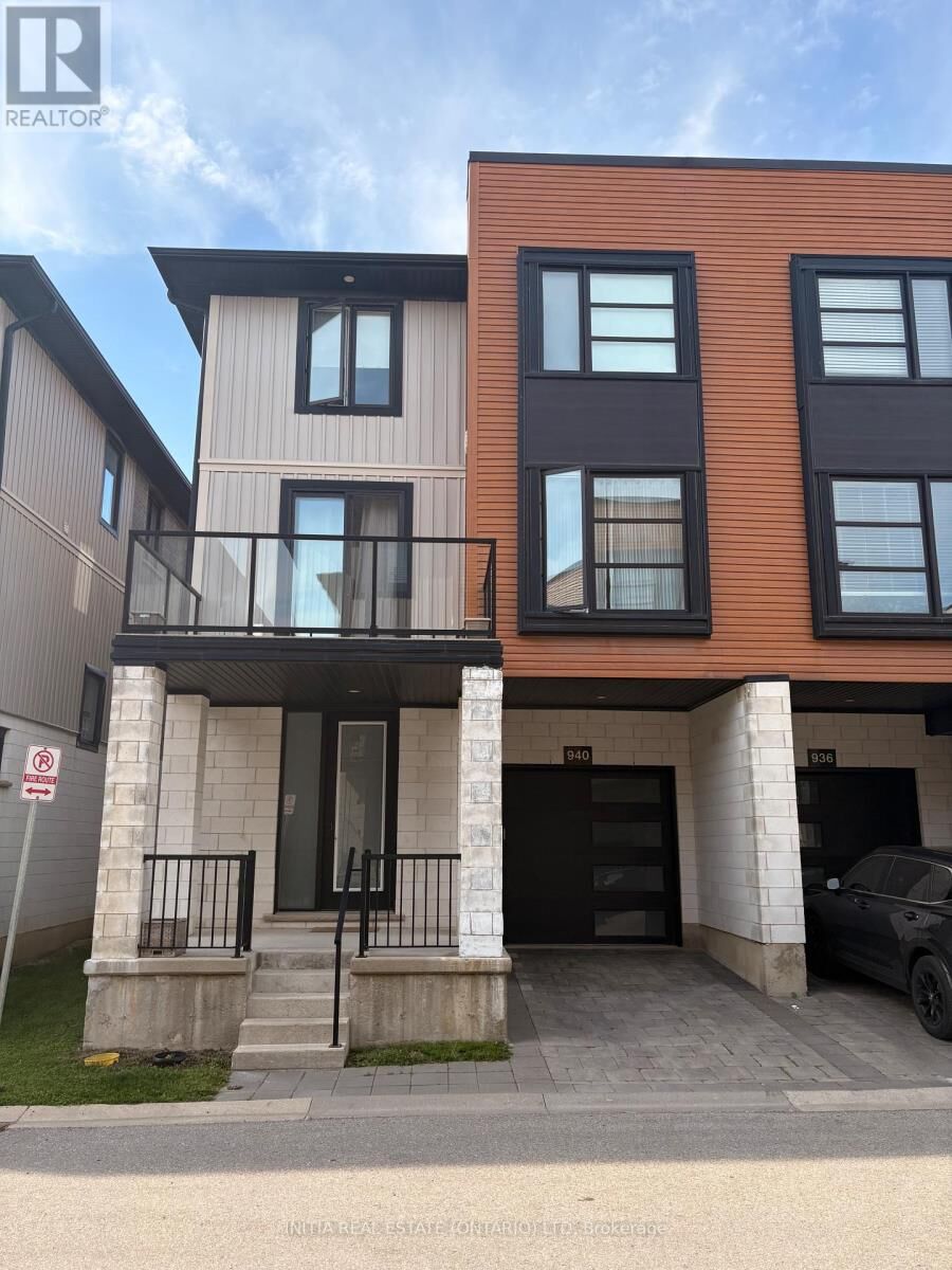 Property Photo:  940 Georgetown Drive 940  ON N6H 0J7 