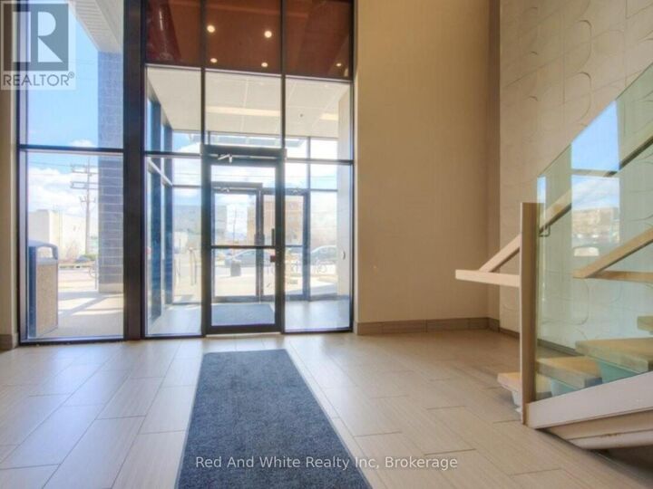 Property Photo:  8 Hickory Street West 1105  ON N2L 3H6 