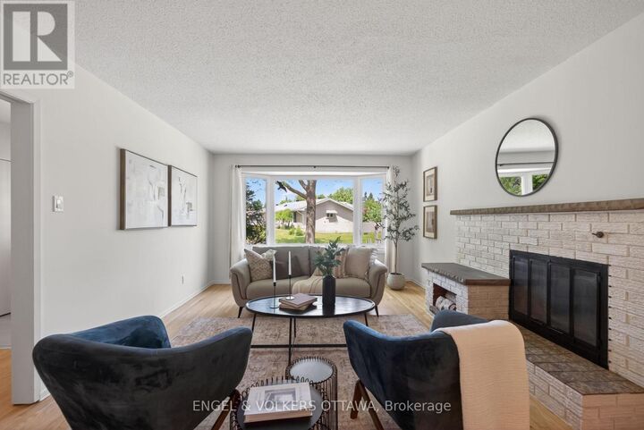 Property Photo:  1862 Sharel Drive  ON K1H 6W4 