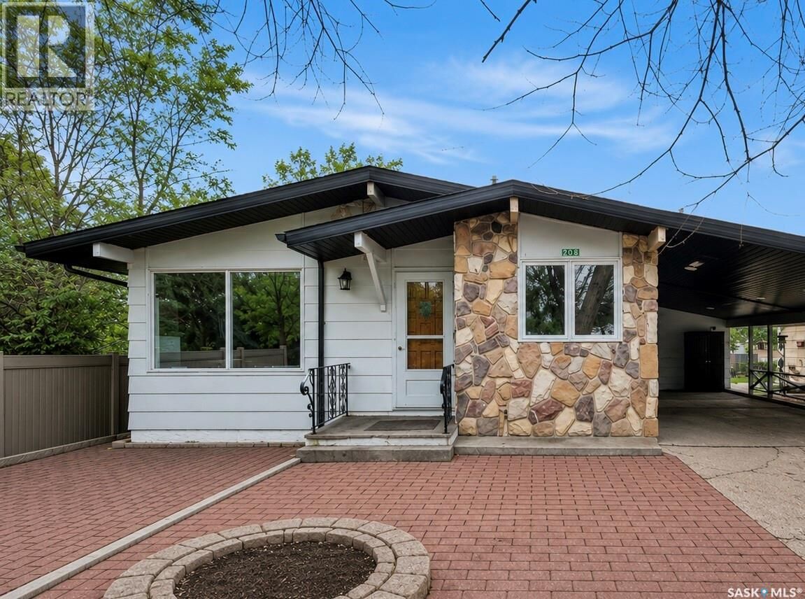 Property Photo:  208 Lorne Street  SK S0G 0Y0 