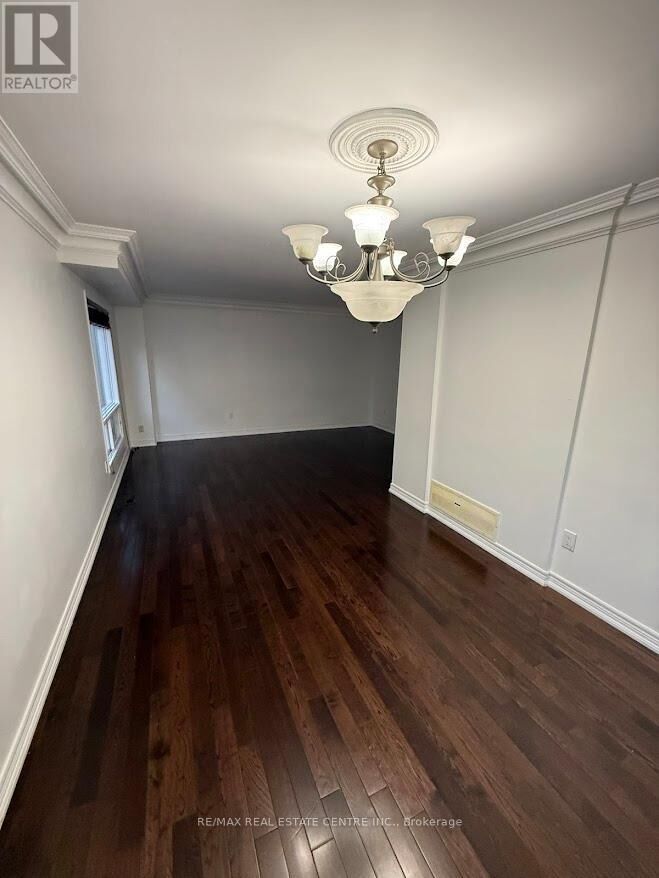 Property Photo:  1561 Wintergrove Gardens  ON L5M 3Z9 