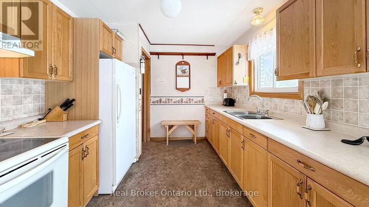 Property Photo:  815 Albert Street East  ON N0G 1C0 
