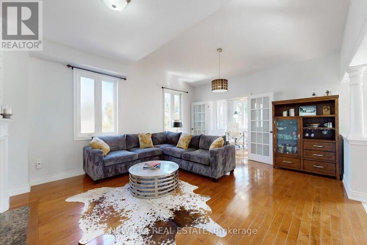 Property Photo:  1031 Lake Drive North Upper  ON L4P 3E9 