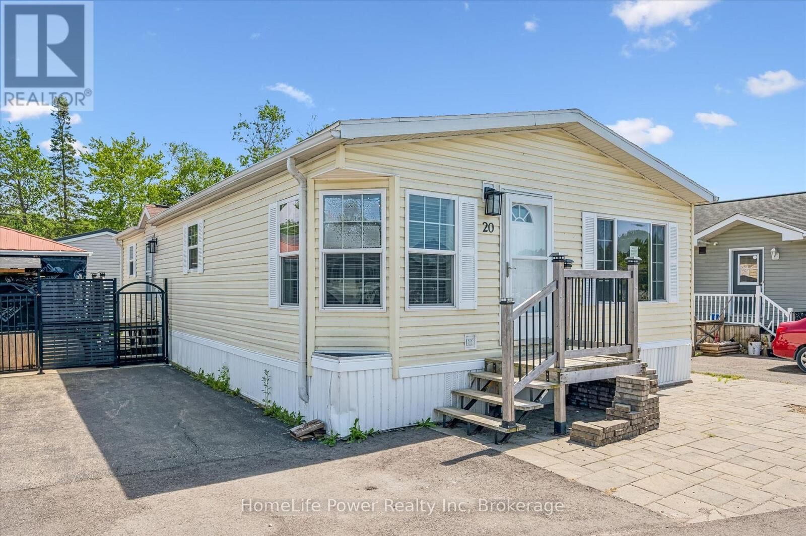 Property Photo:  20 Elm Street  ON N0B 2J0 