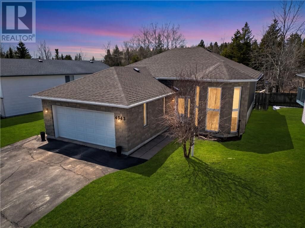 Property Photo:  4343 Chateau Crescent  ON P3P 1Y6 