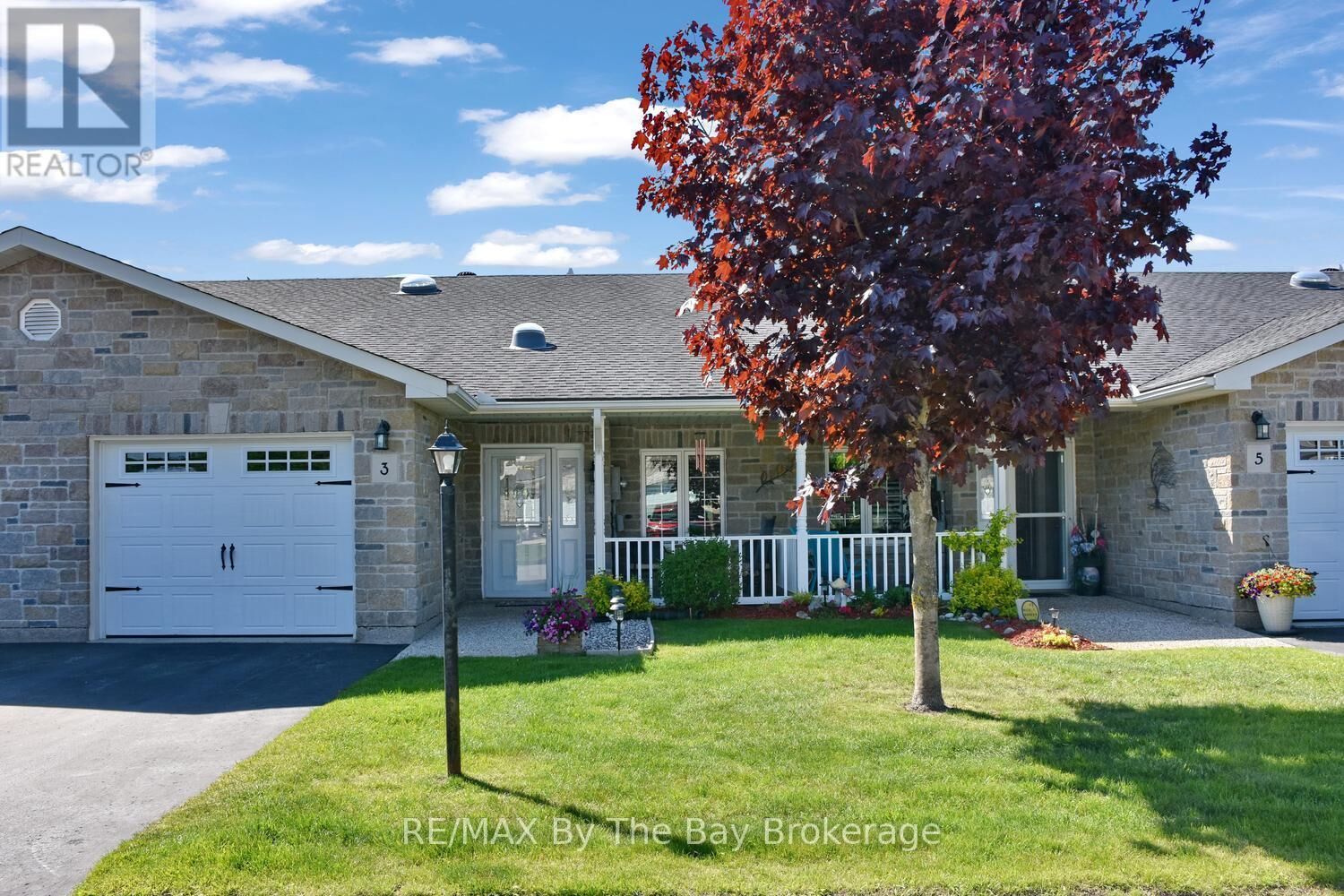 Property Photo:  3 Garden Grove Crescent  ON L9Z 0E6 