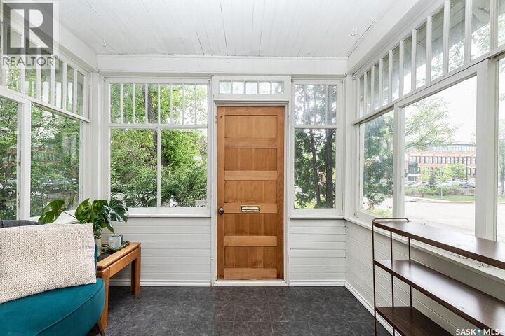 Property Photo:  840 8th Avenue N  SK S7K 2X2 