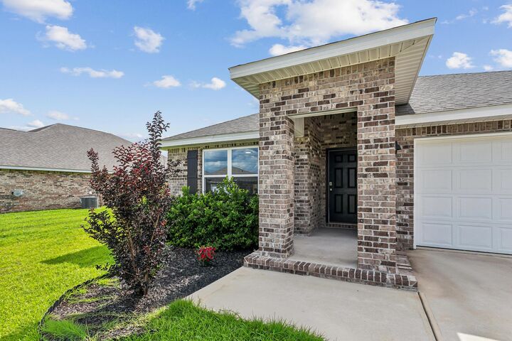 Property Photo:  5529 Silverbell Drive  FL 32583 