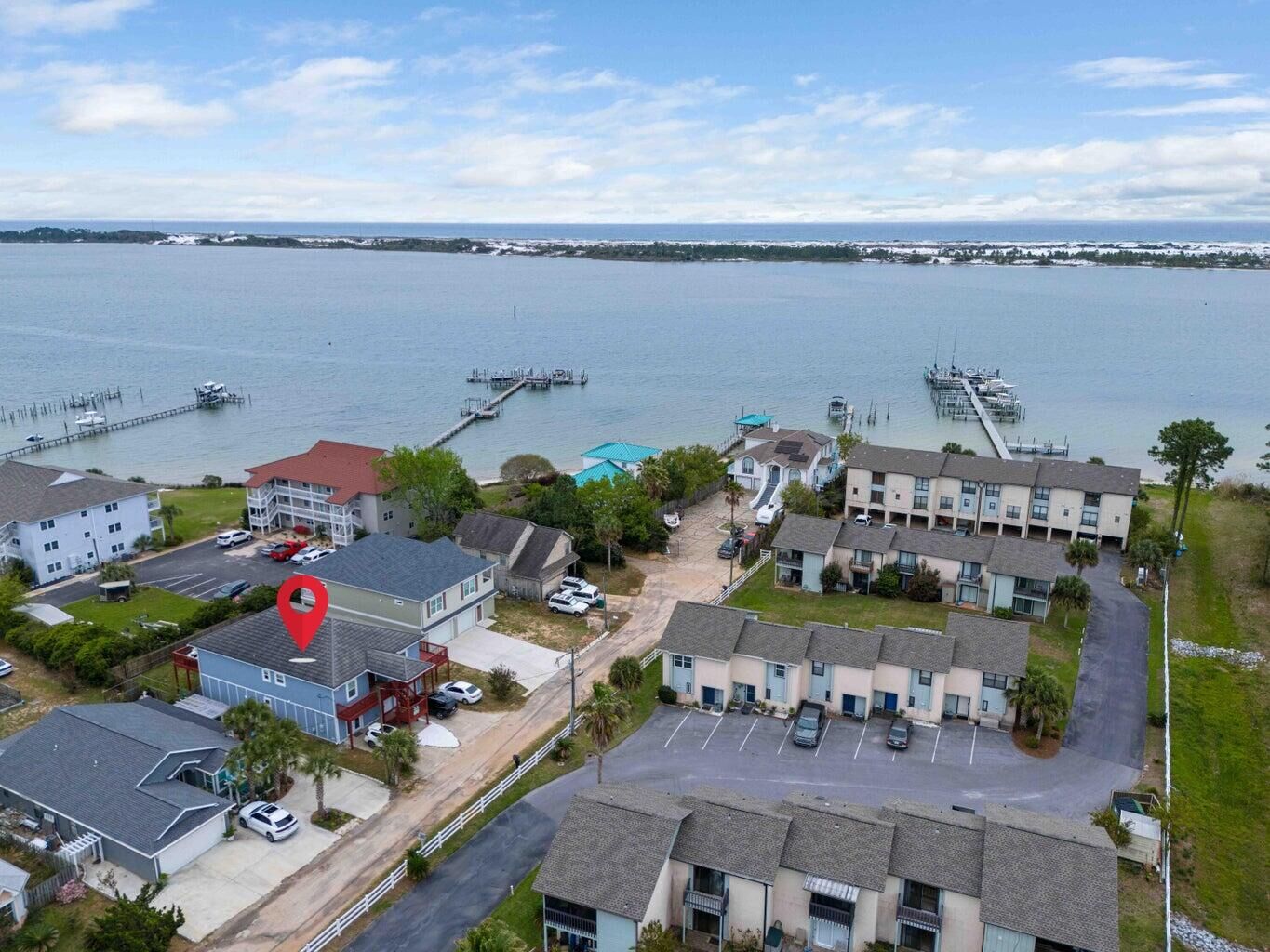 Property Photo: 483 Marker Cove FL 32569