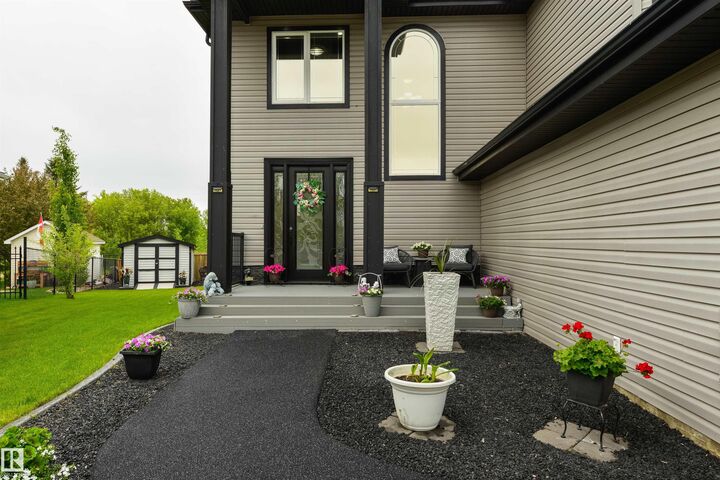 Property Photo:  3 Harvard Bay  AB T7X 4K9 