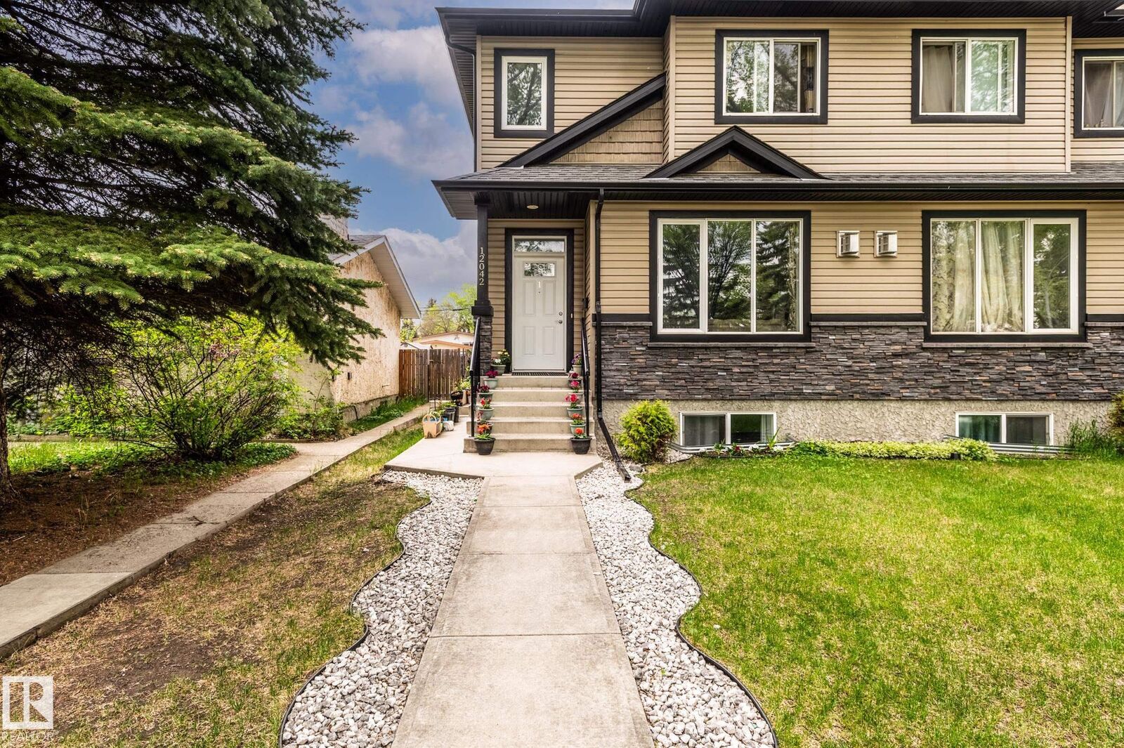 Property Photo:  12042 101 Street NW 1  AB T5G 2C1 