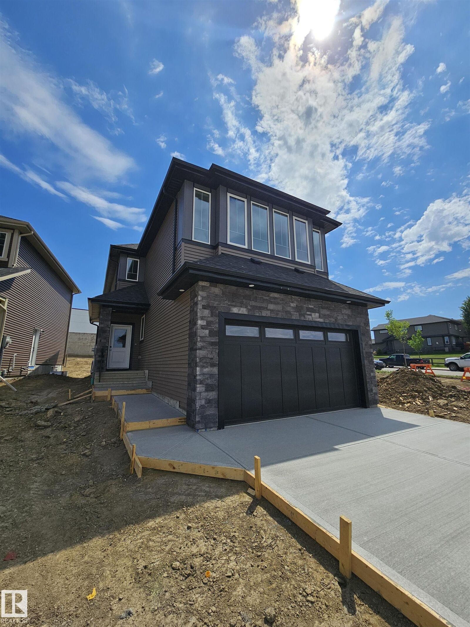 Property Photo:  1405 Osprey Crest NW  AB T5M 0M2 