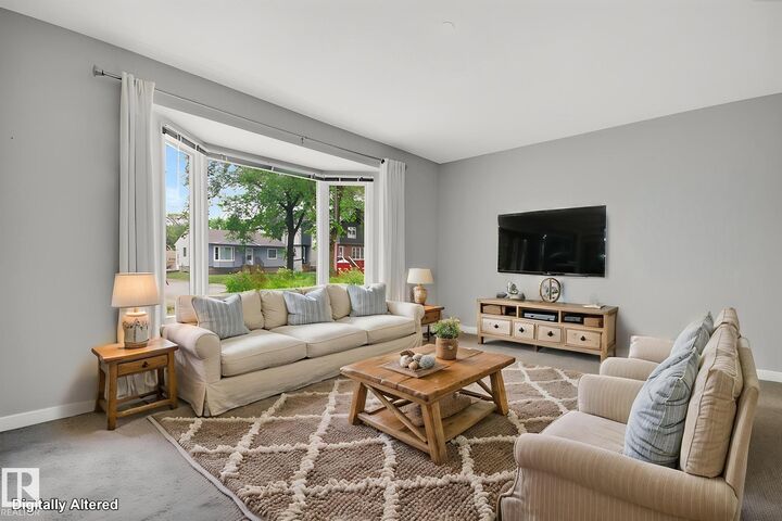 Property Photo:  9740 65 Avenue NW  AB T6E 0K6 