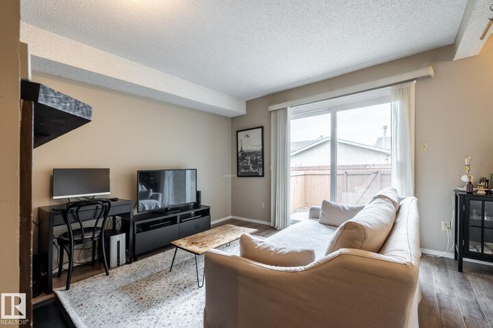 Property Photo:  3812 20 Avenue NW 20  AB T6L 4B2 