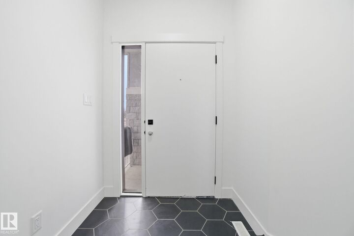 Property Photo:  3311 Chernowski Way SW  AB T6W 5H2 
