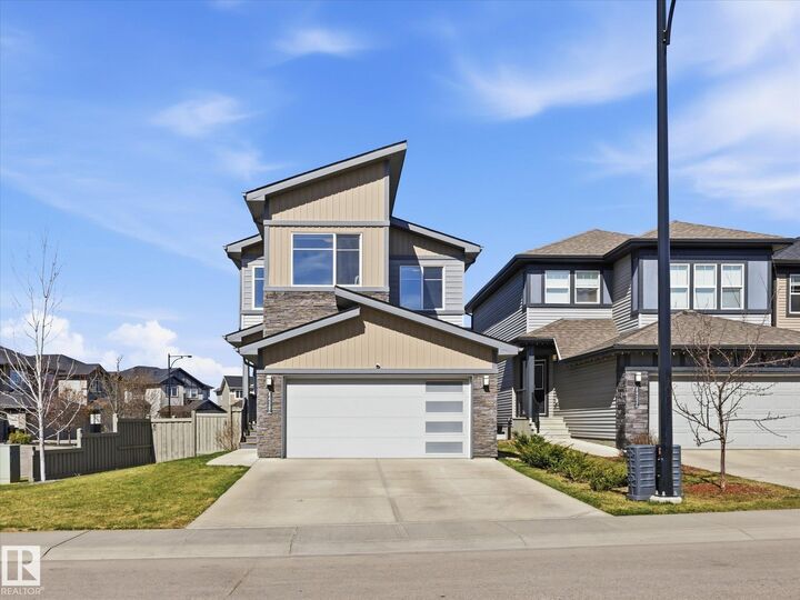 Photo de la propriété:  8420 Cushing Court SW  AB T6W 3L3 