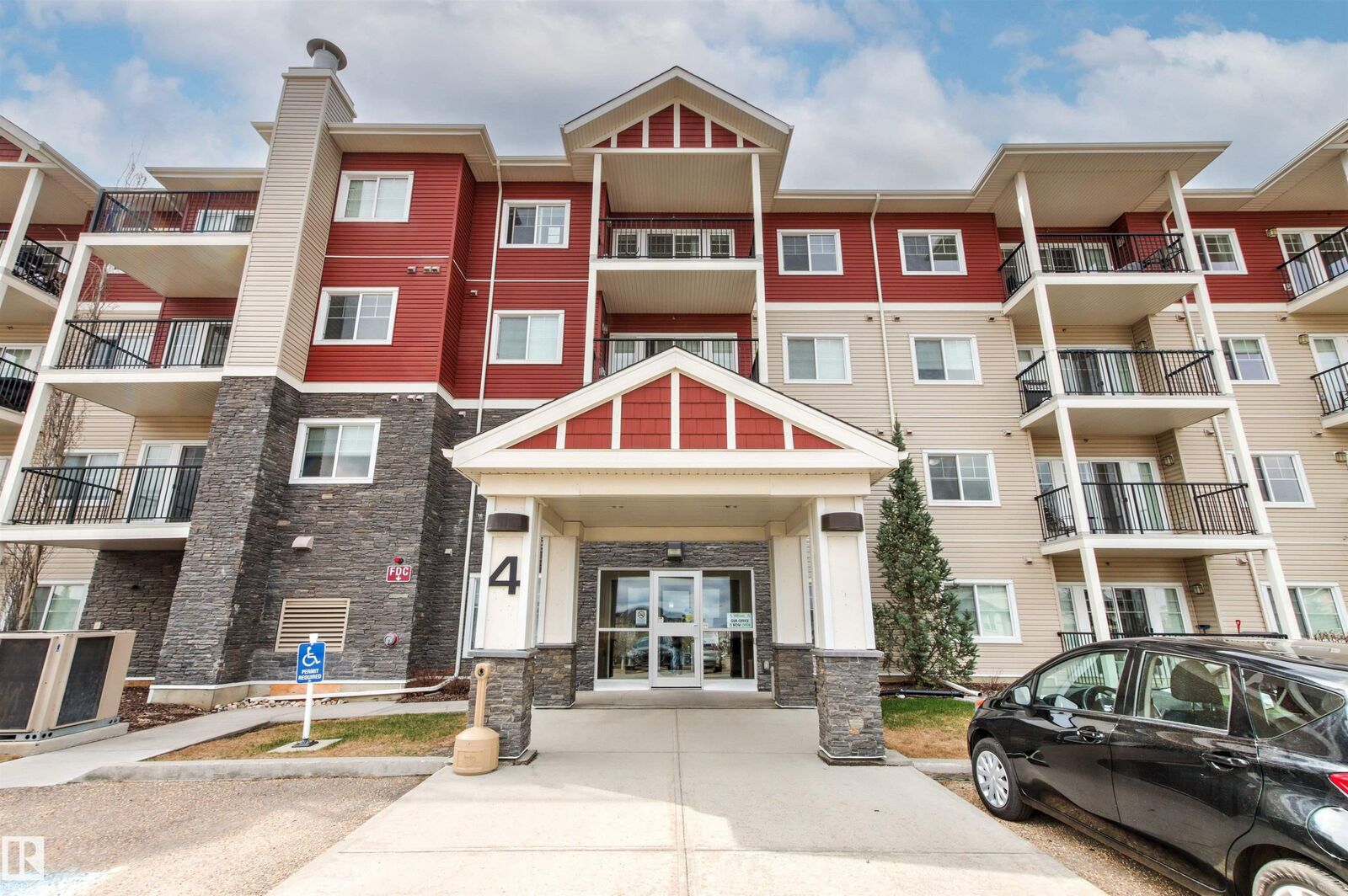 Property Photo:  4 Augustine Crescent 2302  AB T8H 0X8 